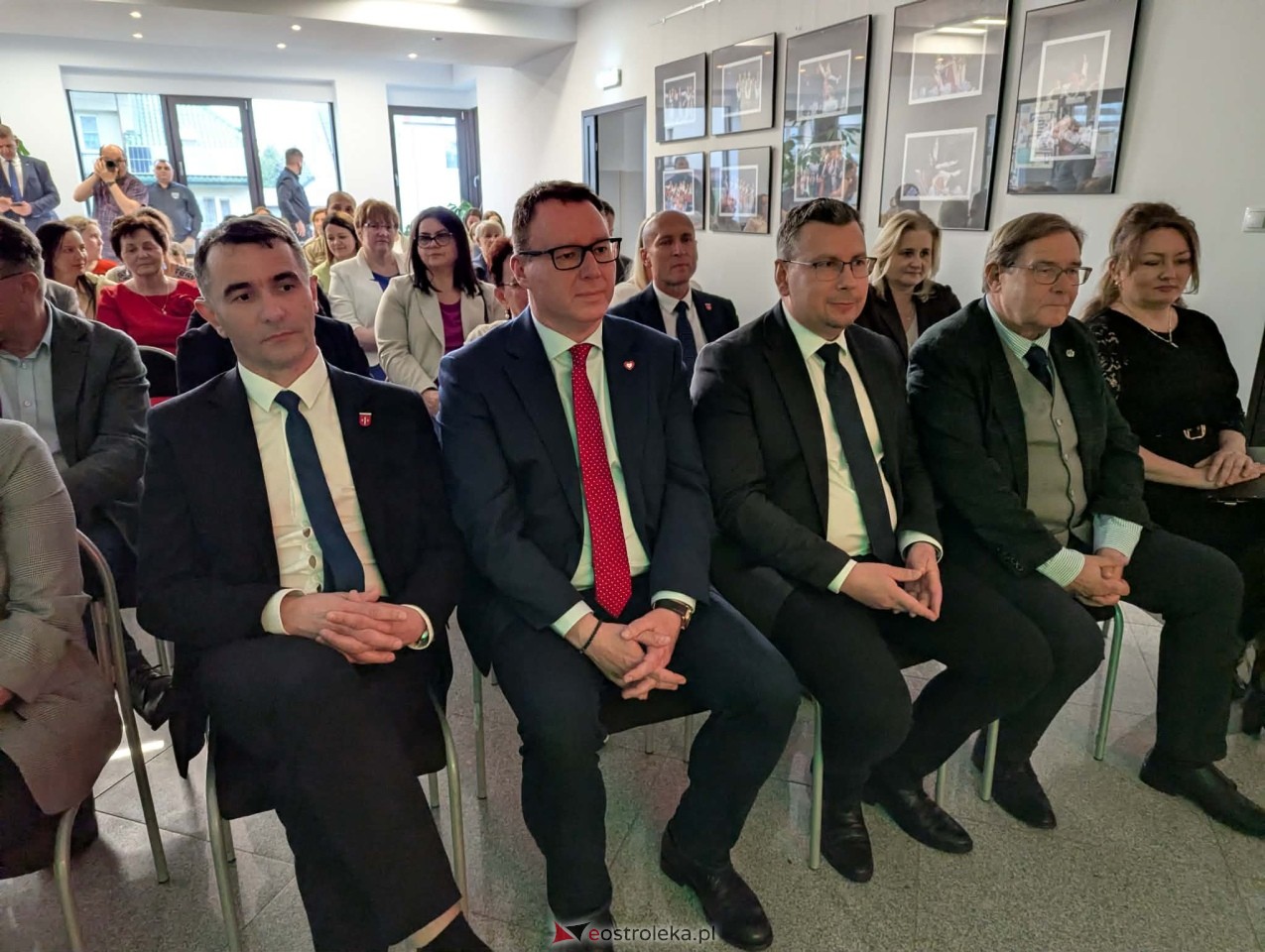 Wernisaż wystawy Mazowsze w obiektywie Natalii Niedźwiedzkiej [08.05.2026] - zdjęcie #35 - eOstroleka.pl