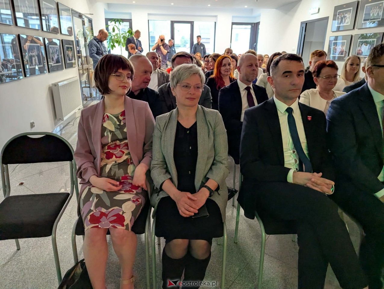 Wernisaż wystawy Mazowsze w obiektywie Natalii Niedźwiedzkiej [08.05.2026] - zdjęcie #32 - eOstroleka.pl
