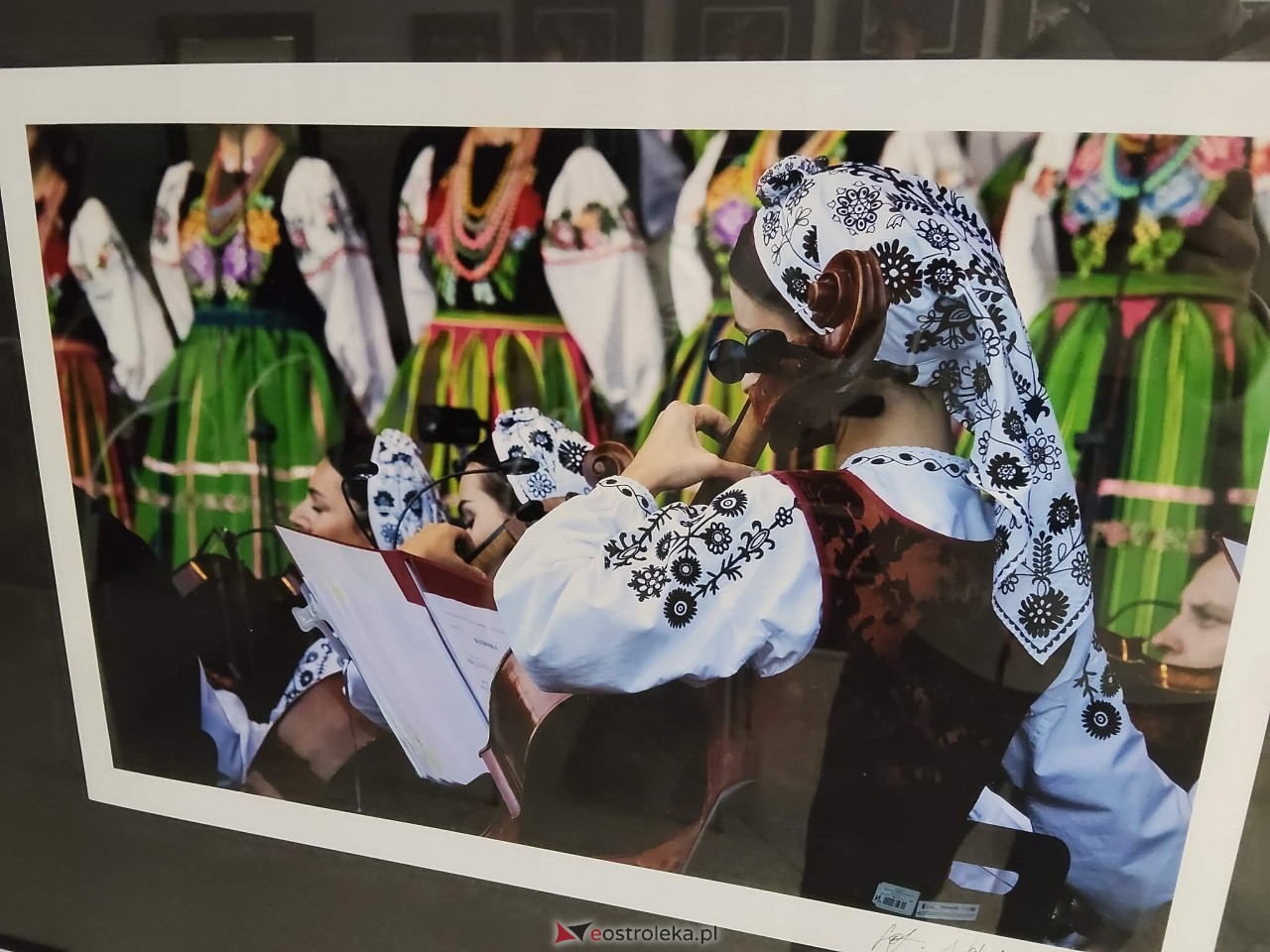 Wernisaż wystawy Mazowsze w obiektywie Natalii Niedźwiedzkiej [08.05.2026] - zdjęcie #28 - eOstroleka.pl