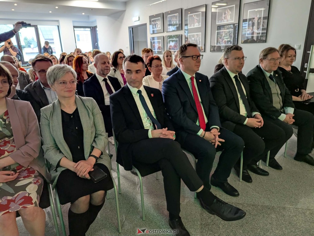 Wernisaż wystawy Mazowsze w obiektywie Natalii Niedźwiedzkiej [08.05.2026] - zdjęcie #21 - eOstroleka.pl