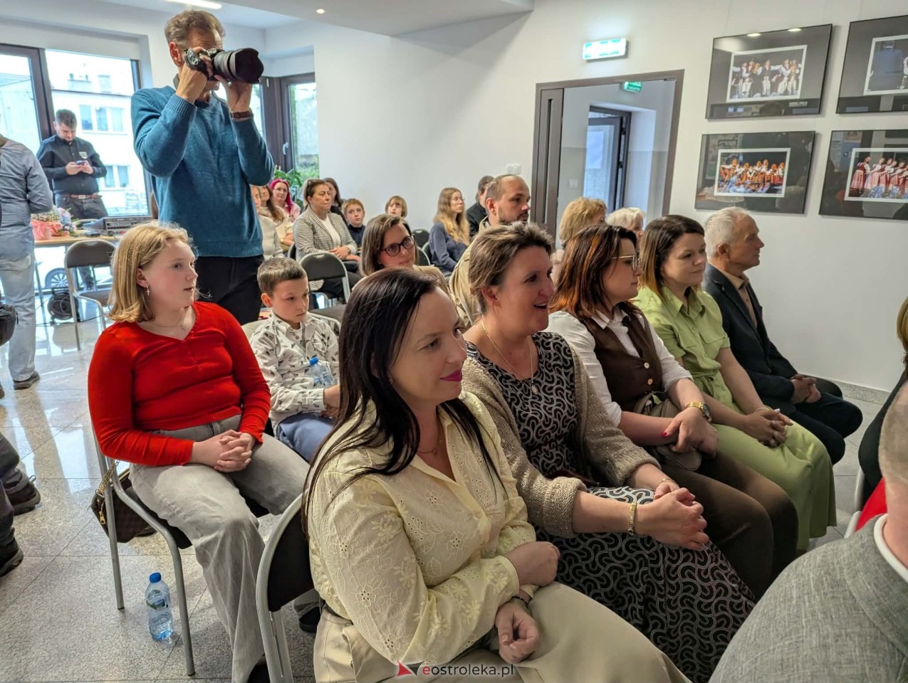 Wernisaż wystawy Mazowsze w obiektywie Natalii Niedźwiedzkiej [08.05.2026] - zdjęcie #18 - eOstroleka.pl