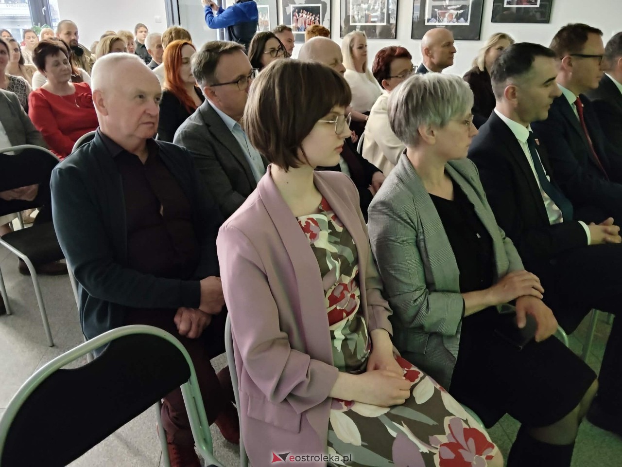 Wernisaż wystawy Mazowsze w obiektywie Natalii Niedźwiedzkiej [08.05.2026] - zdjęcie #13 - eOstroleka.pl