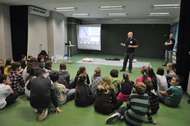 Mali Ratownicy: Uczniowie uczyli się ratować życie [2.XII.2011] - zdjęcie #29 - eOstroleka.pl