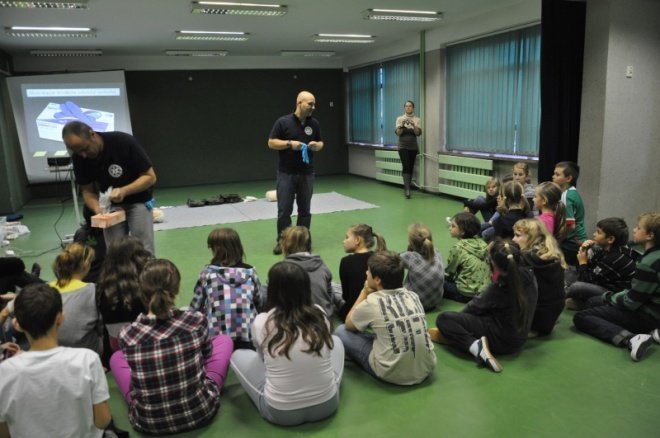 Mali Ratownicy: Uczniowie uczyli się ratować życie [2.XII.2011] - zdjęcie #19 - eOstroleka.pl