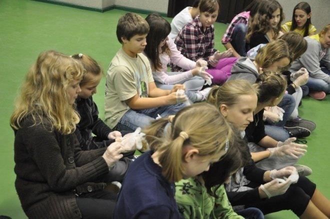 Mali Ratownicy: Uczniowie uczyli się ratować życie [2.XII.2011] - zdjęcie #18 - eOstroleka.pl