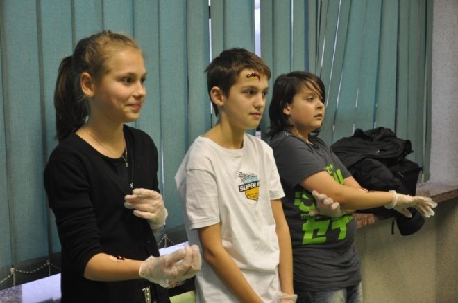 Mali Ratownicy: Uczniowie uczyli się ratować życie [2.XII.2011] - zdjęcie #14 - eOstroleka.pl