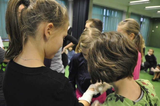 Mali Ratownicy: Uczniowie uczyli się ratować życie [2.XII.2011] - zdjęcie #10 - eOstroleka.pl