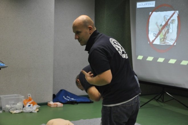 Mali Ratownicy: Uczniowie uczyli się ratować życie [2.XII.2011] - zdjęcie #5 - eOstroleka.pl