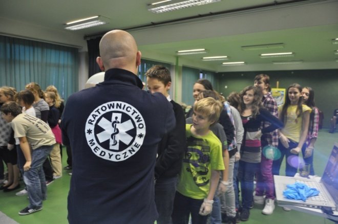 Mali Ratownicy: Uczniowie uczyli się ratować życie [2.XII.2011] - zdjęcie #4 - eOstroleka.pl