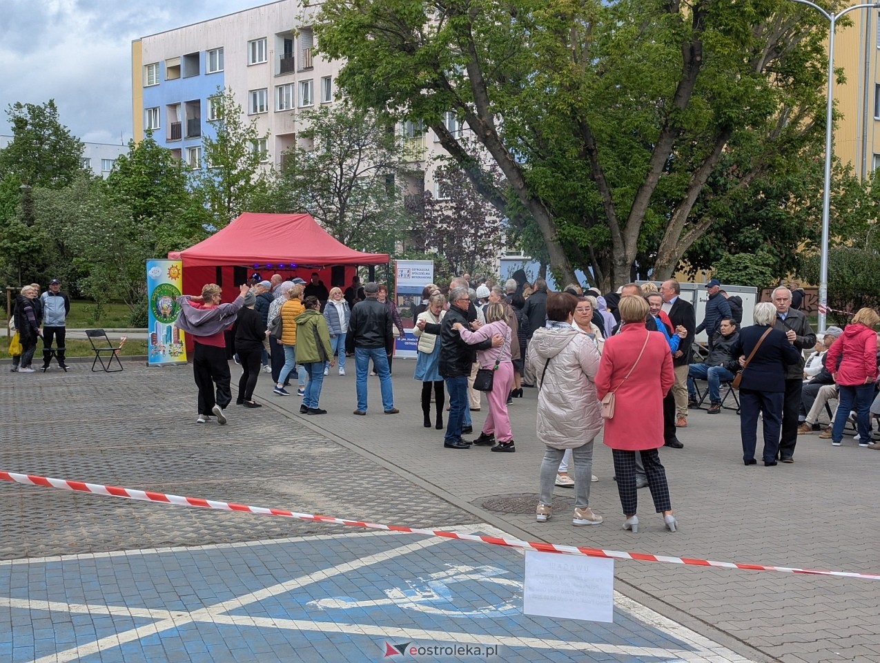 Potańcówka na osiedlu Dzieci Polskich w Ostrołęce [9.05.2026] - zdjęcie #49 - eOstroleka.pl
