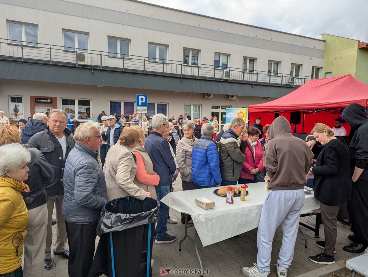 Potańcówka na osiedlu Dzieci Polskich w Ostrołęce [9.05.2026] - zdjęcie #45 - eOstroleka.pl