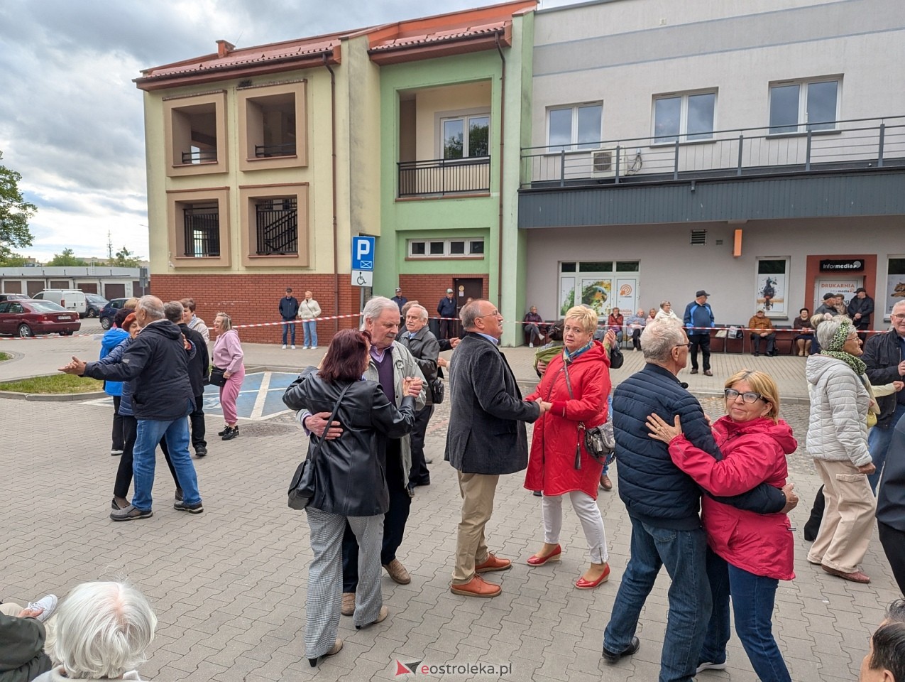 Potańcówka na osiedlu Dzieci Polskich w Ostrołęce [9.05.2026] - zdjęcie #38 - eOstroleka.pl