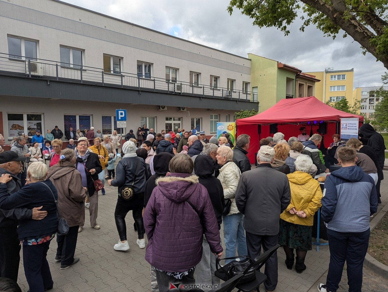 Potańcówka na osiedlu Dzieci Polskich w Ostrołęce [9.05.2026] - zdjęcie #36 - eOstroleka.pl