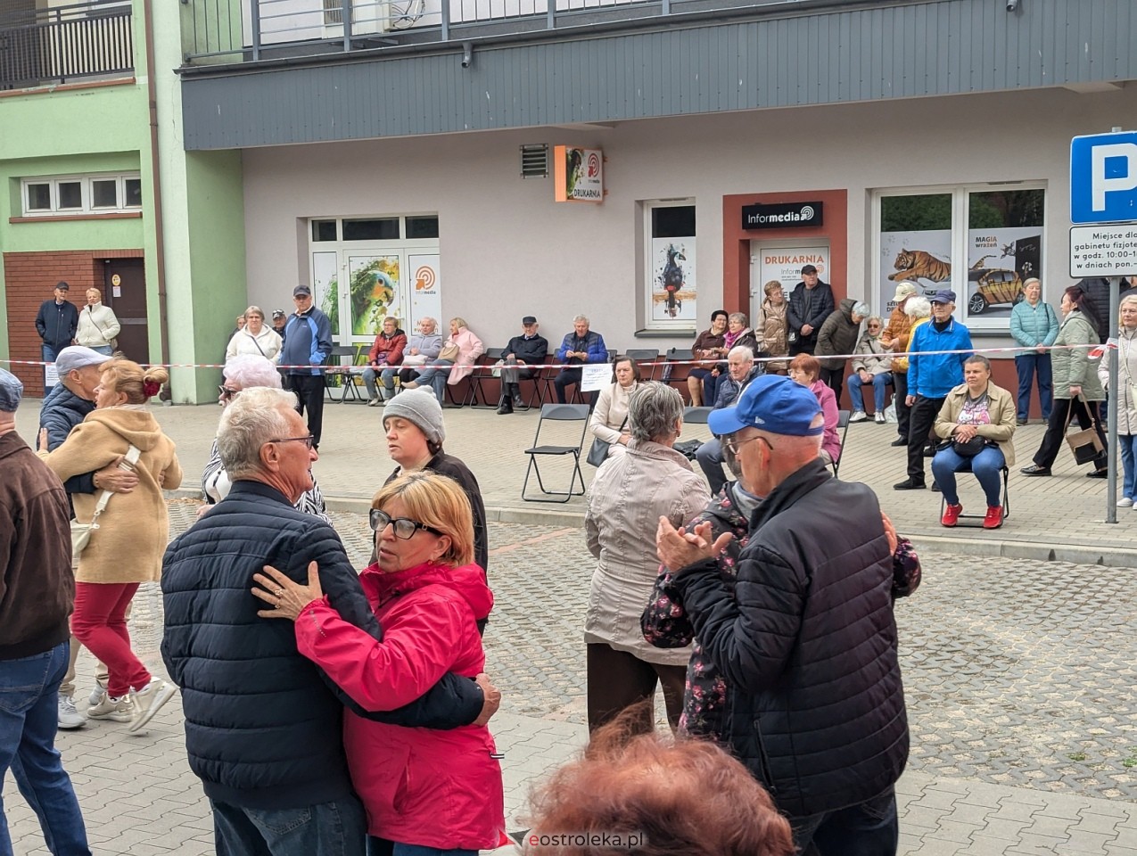 Potańcówka na osiedlu Dzieci Polskich w Ostrołęce [9.05.2026] - zdjęcie #32 - eOstroleka.pl
