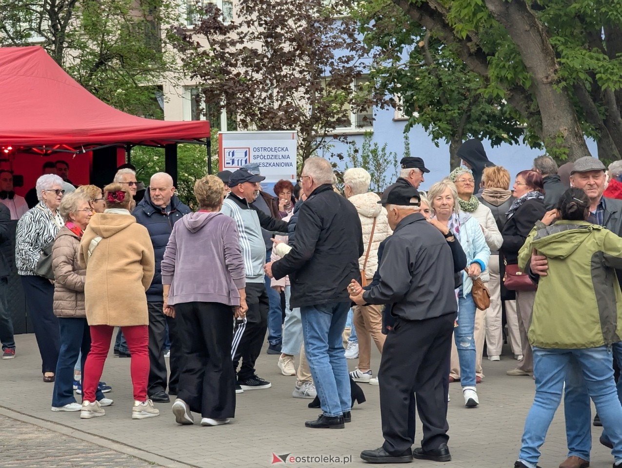 Potańcówka na osiedlu Dzieci Polskich w Ostrołęce [9.05.2026] - zdjęcie #22 - eOstroleka.pl