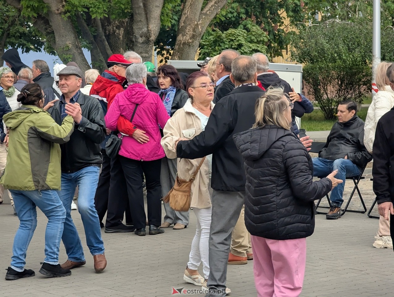Potańcówka na osiedlu Dzieci Polskich w Ostrołęce [9.05.2026] - zdjęcie #20 - eOstroleka.pl