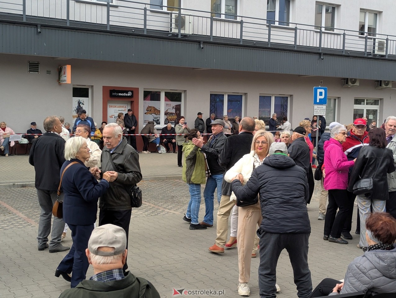 Potańcówka na osiedlu Dzieci Polskich w Ostrołęce [9.05.2026] - zdjęcie #19 - eOstroleka.pl