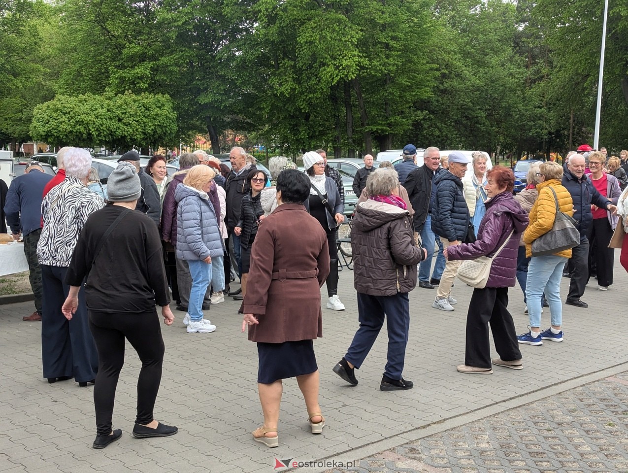 Potańcówka na osiedlu Dzieci Polskich w Ostrołęce [9.05.2026] - zdjęcie #14 - eOstroleka.pl
