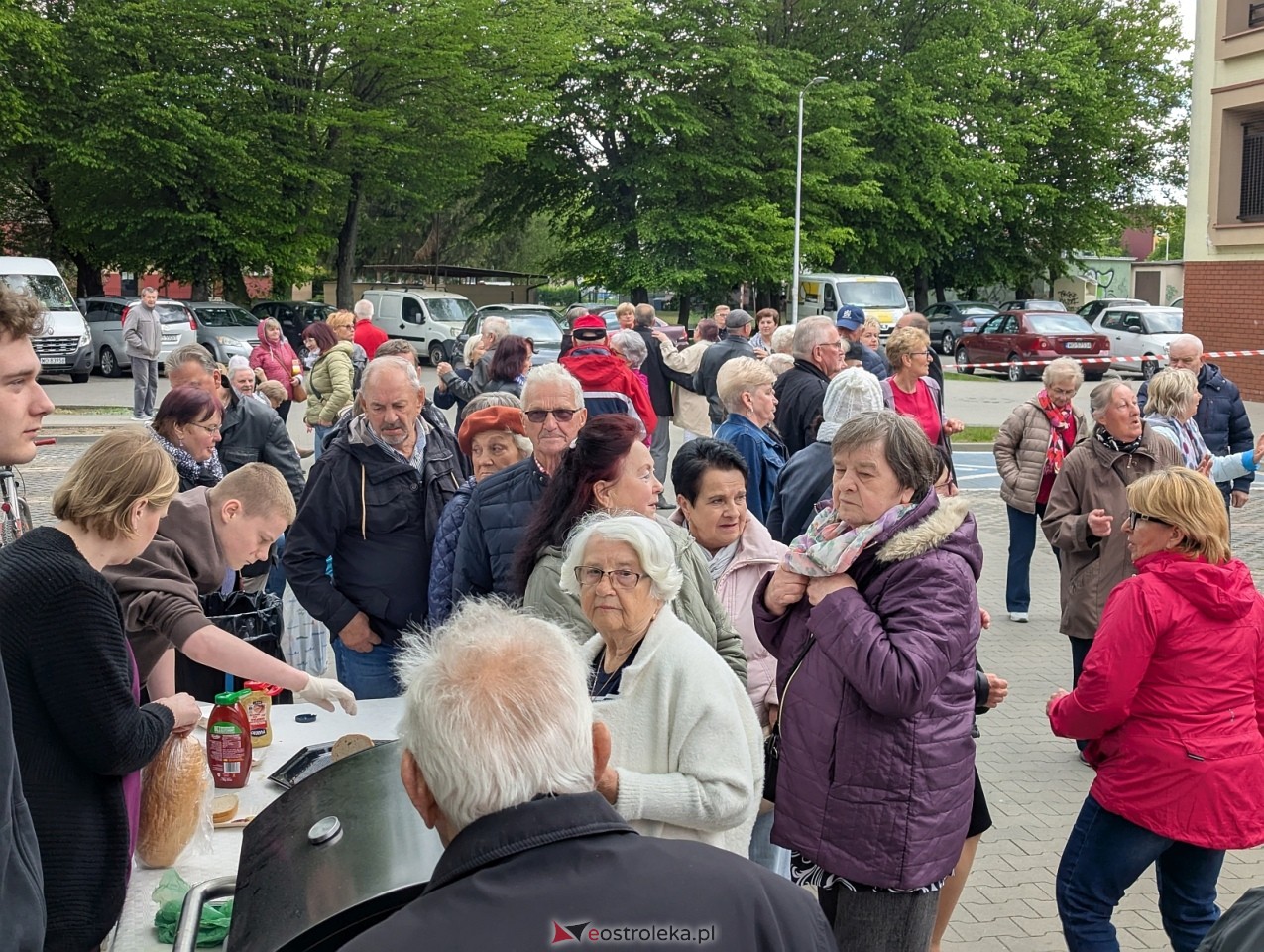 Potańcówka na osiedlu Dzieci Polskich w Ostrołęce [9.05.2026] - zdjęcie #12 - eOstroleka.pl