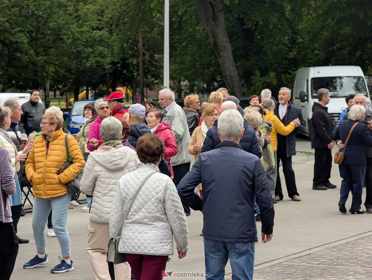 Potańcówka na osiedlu Dzieci Polskich w Ostrołęce [9.05.2026] - zdjęcie #11 - eOstroleka.pl