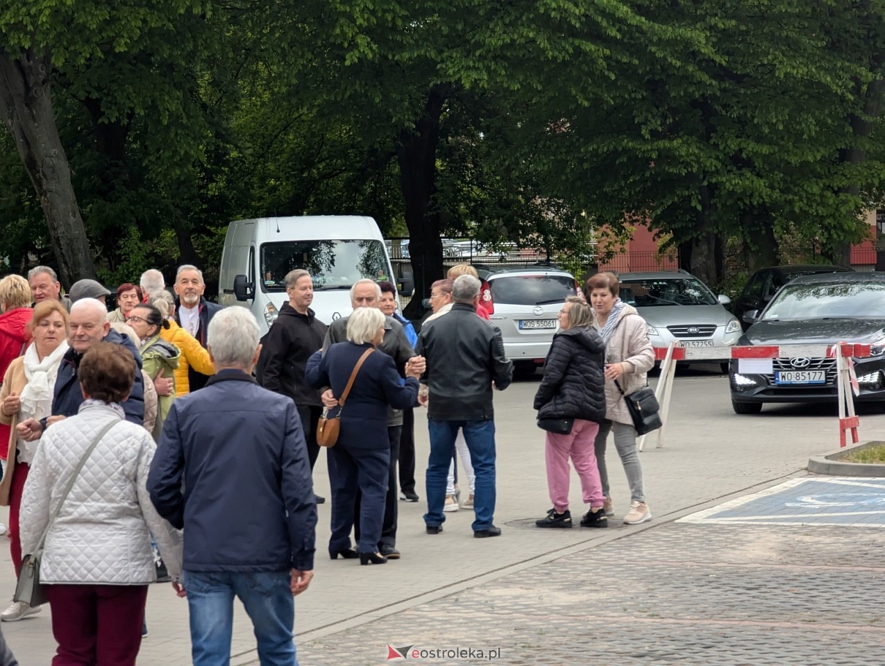 Potańcówka na osiedlu Dzieci Polskich w Ostrołęce [9.05.2026] - zdjęcie #10 - eOstroleka.pl