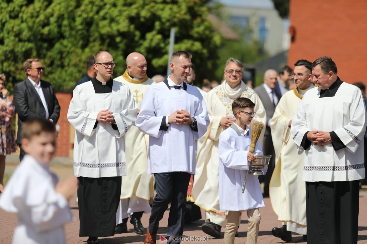 Pierwsza Komunia Święta w parafii pw. Zbawiciela Świata [10.05.2026] - zdjęcie #112 - eOstroleka.pl