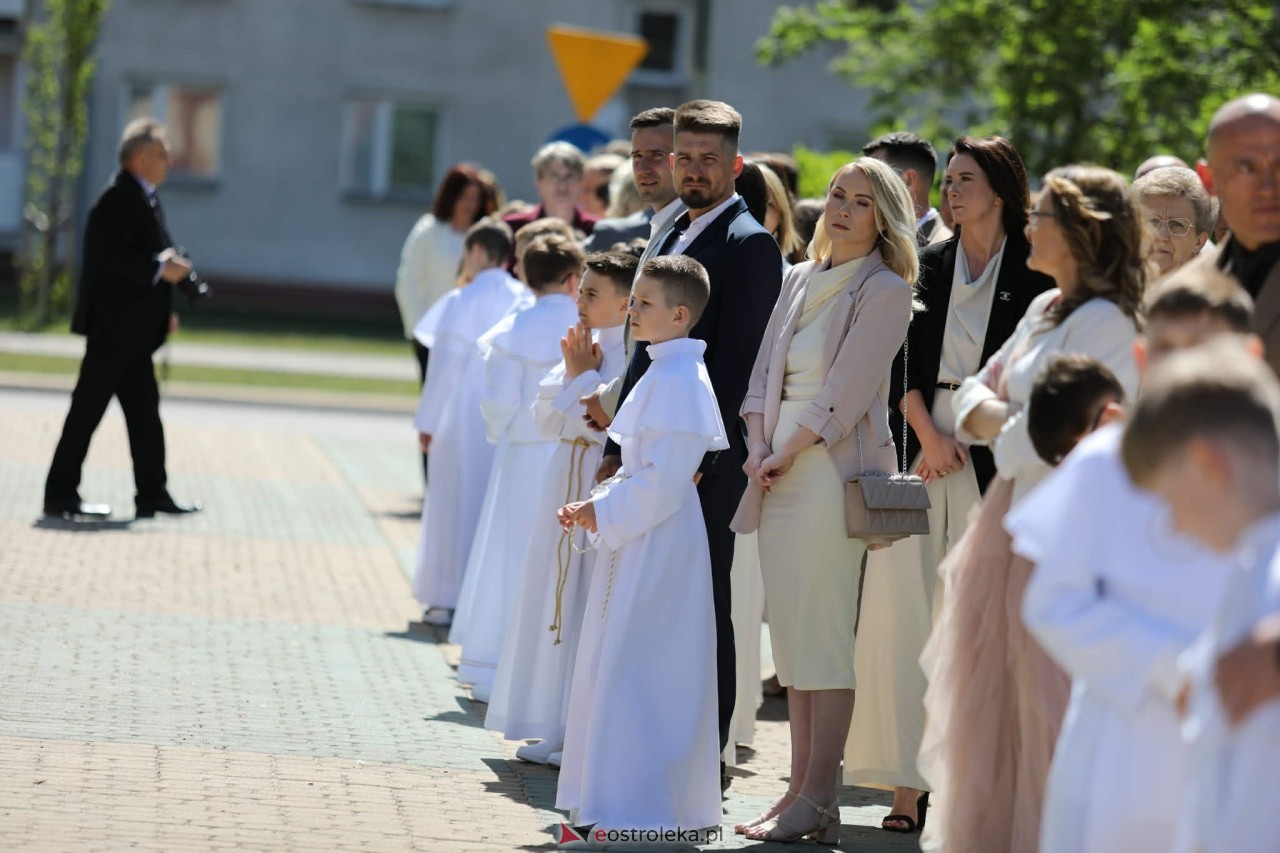 Pierwsza Komunia Święta w parafii pw. Zbawiciela Świata [10.05.2026] - zdjęcie #110 - eOstroleka.pl