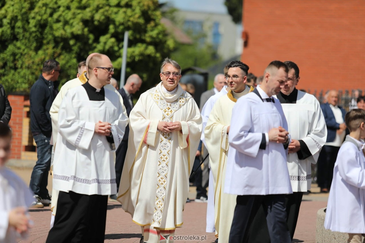 Pierwsza Komunia Święta w parafii pw. Zbawiciela Świata [10.05.2026] - zdjęcie #107 - eOstroleka.pl