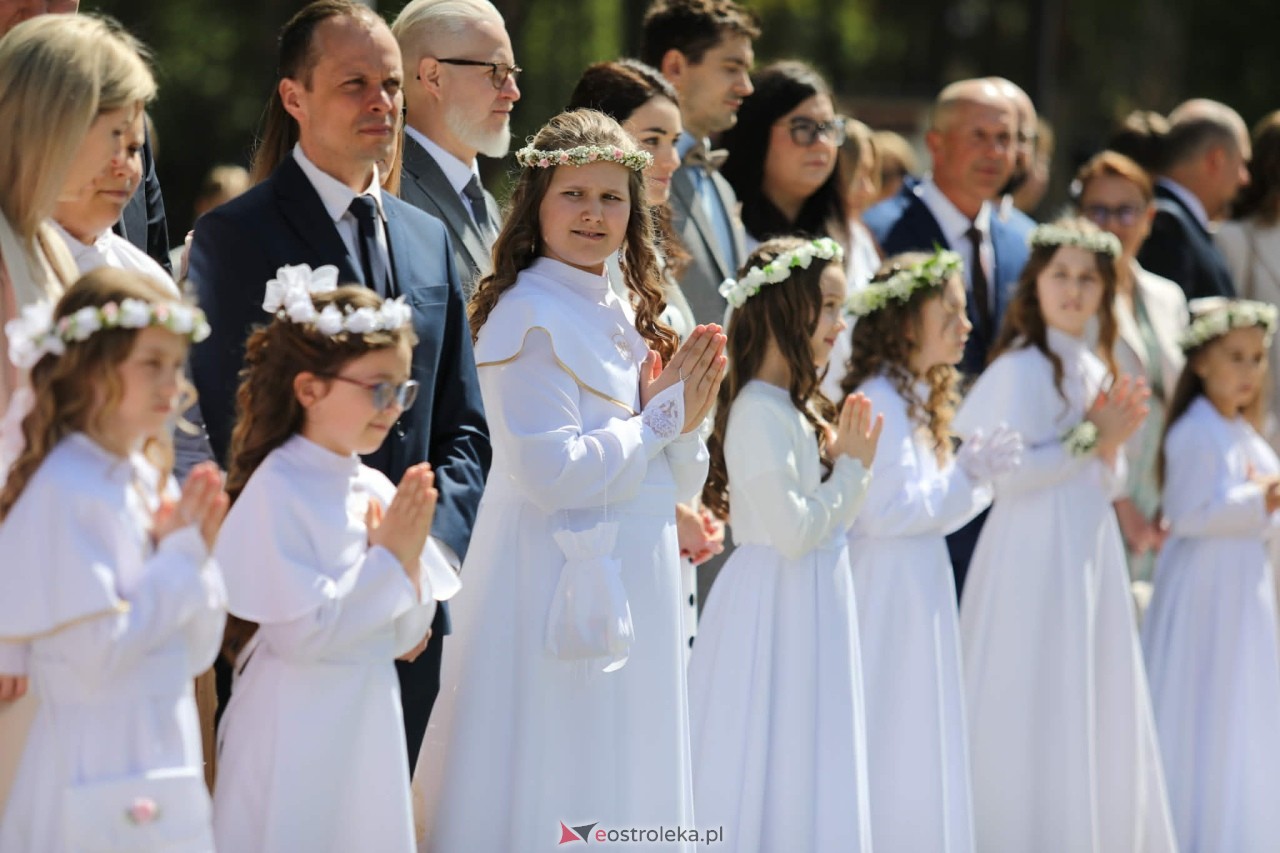 Pierwsza Komunia Święta w parafii pw. Zbawiciela Świata [10.05.2026] - zdjęcie #102 - eOstroleka.pl