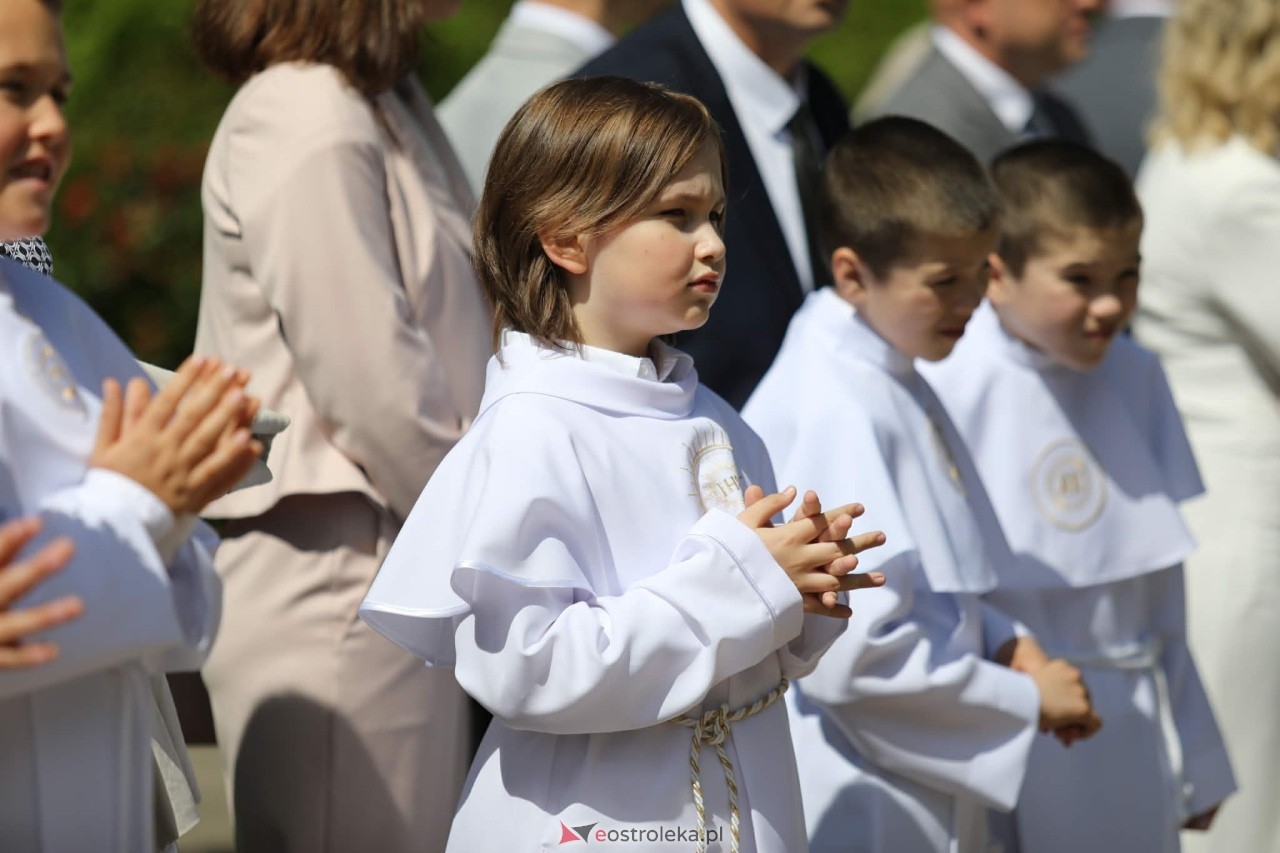 Pierwsza Komunia Święta w parafii pw. Zbawiciela Świata [10.05.2026] - zdjęcie #101 - eOstroleka.pl