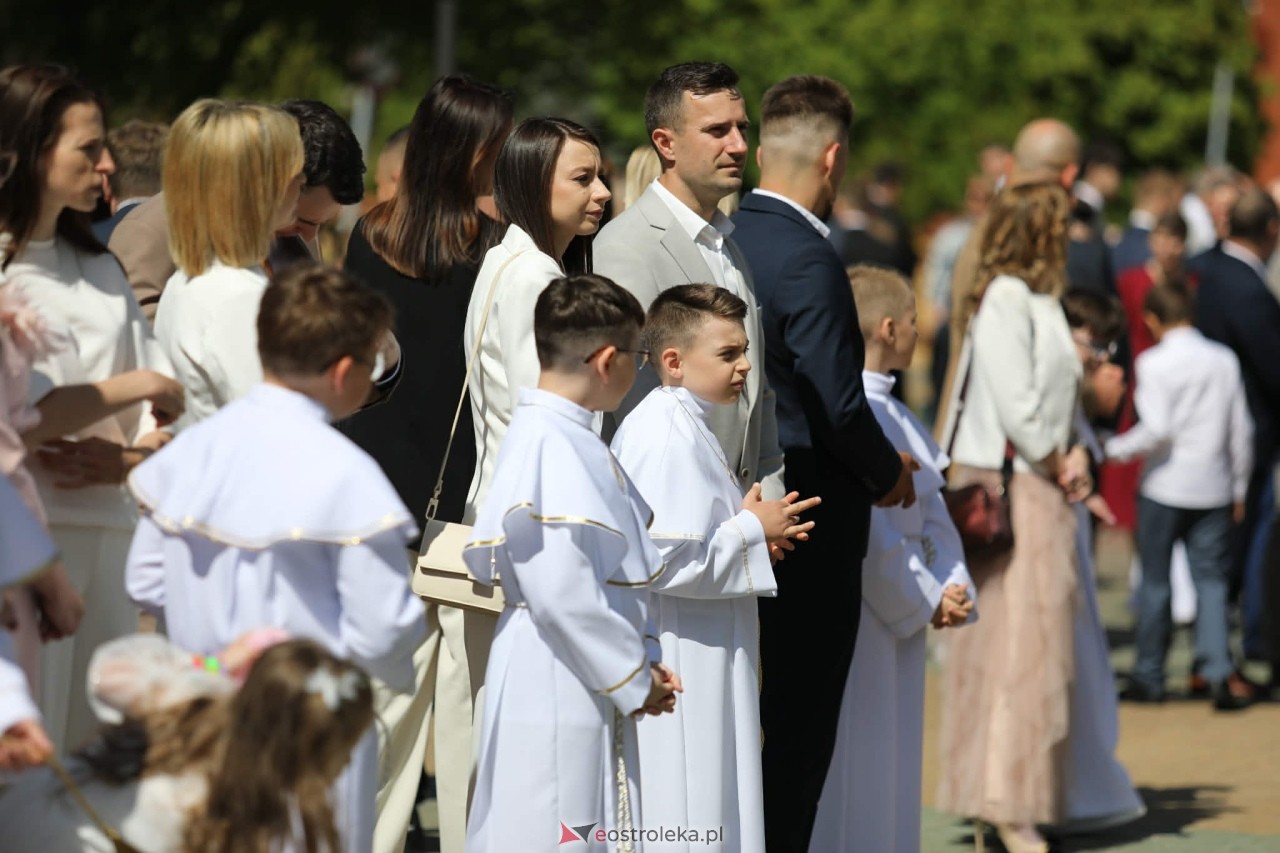 Pierwsza Komunia Święta w parafii pw. Zbawiciela Świata [10.05.2026] - zdjęcie #99 - eOstroleka.pl