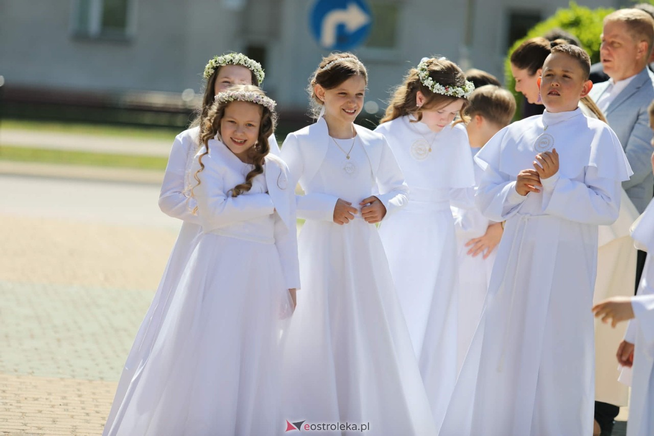 Pierwsza Komunia Święta w parafii pw. Zbawiciela Świata [10.05.2026] - zdjęcie #98 - eOstroleka.pl