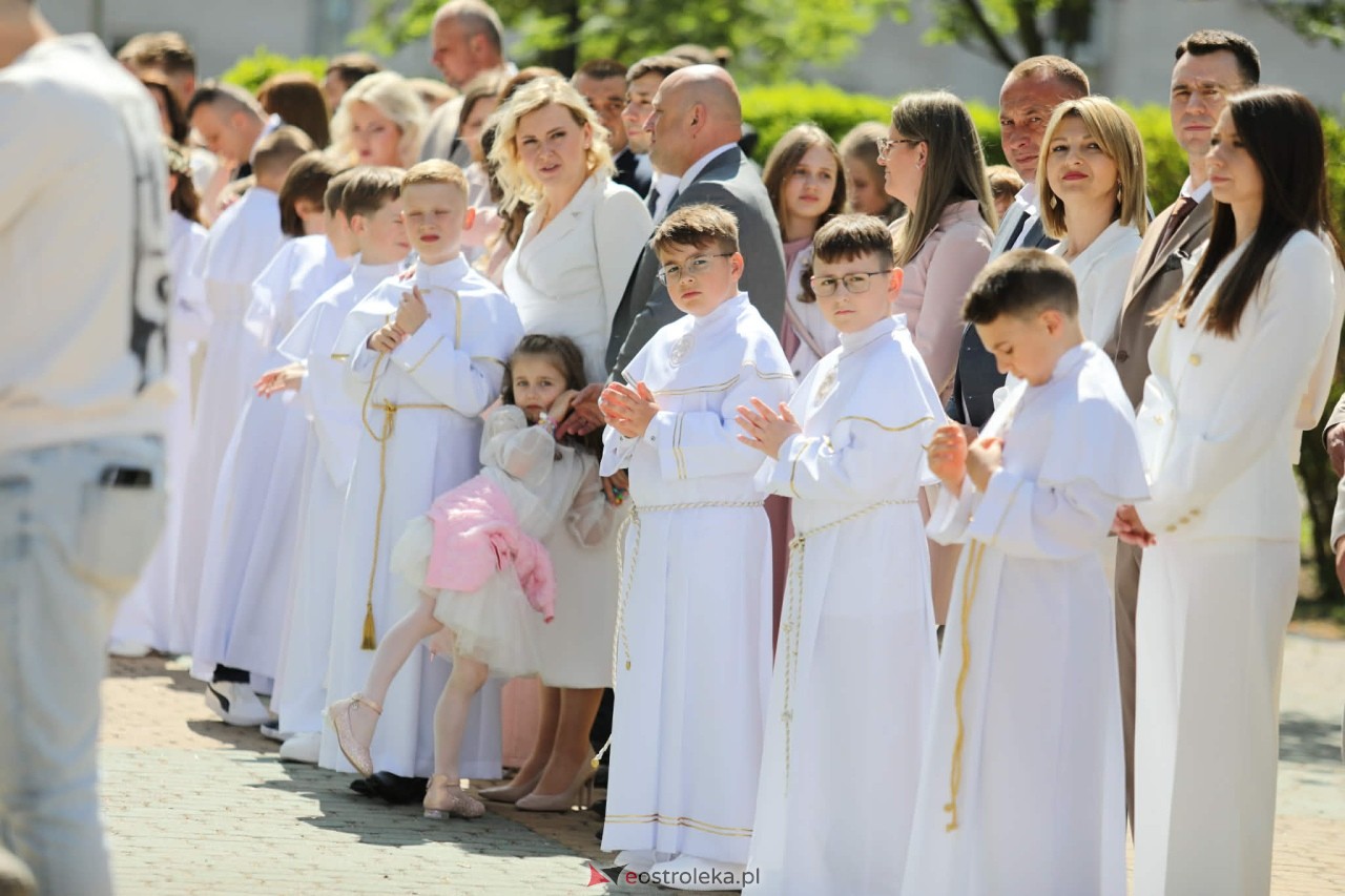 Pierwsza Komunia Święta w parafii pw. Zbawiciela Świata [10.05.2026] - zdjęcie #93 - eOstroleka.pl