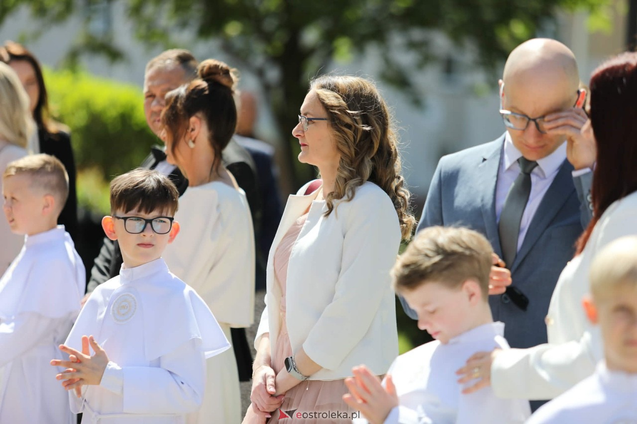 Pierwsza Komunia Święta w parafii pw. Zbawiciela Świata [10.05.2026] - zdjęcie #92 - eOstroleka.pl