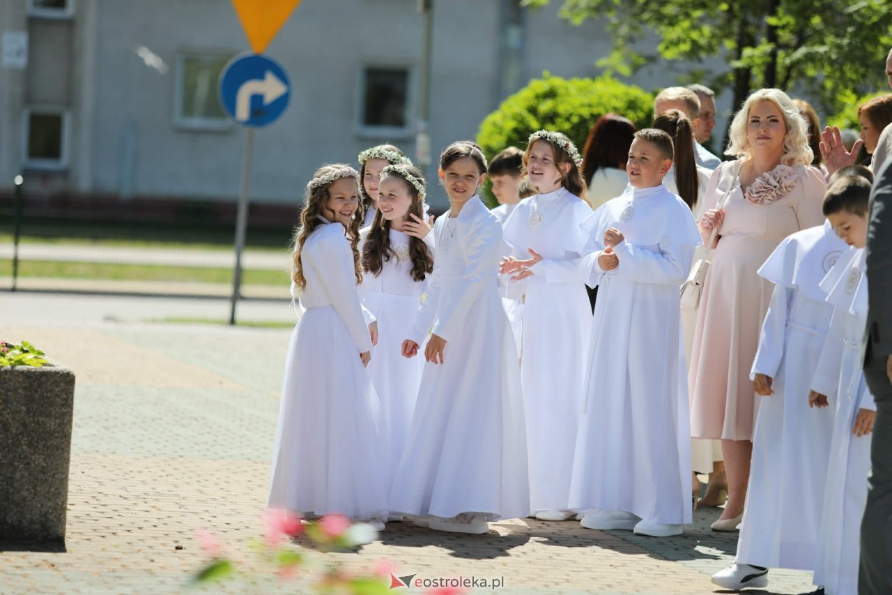 Pierwsza Komunia Święta w parafii pw. Zbawiciela Świata [10.05.2026] - zdjęcie #90 - eOstroleka.pl