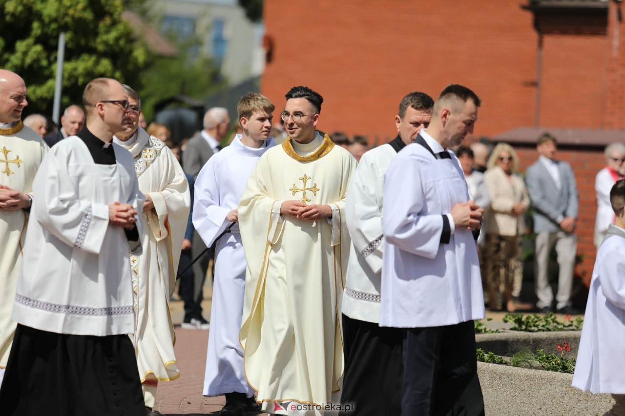 Pierwsza Komunia Święta w parafii pw. Zbawiciela Świata [10.05.2026] - zdjęcie #89 - eOstroleka.pl