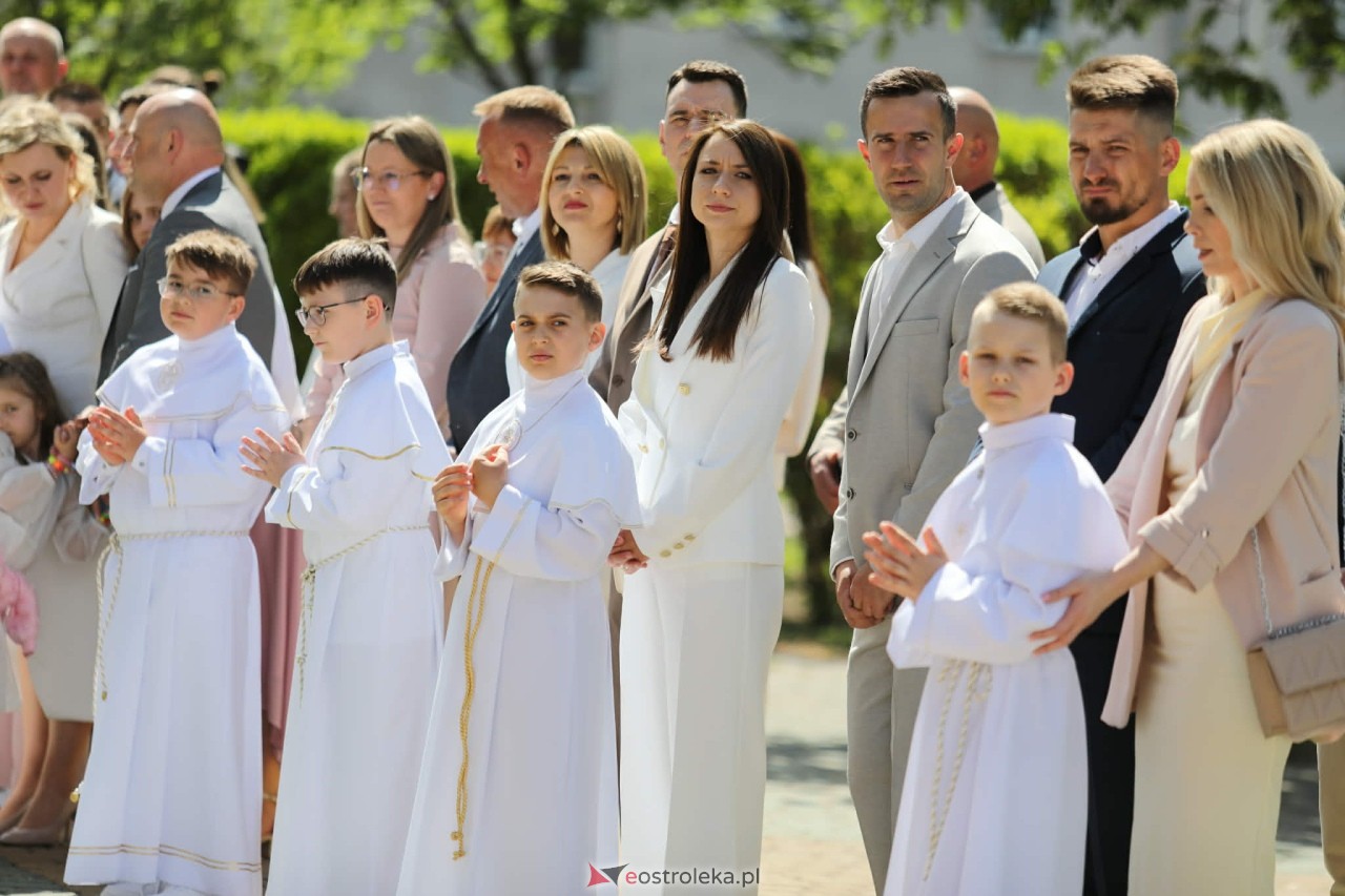 Pierwsza Komunia Święta w parafii pw. Zbawiciela Świata [10.05.2026] - zdjęcie #85 - eOstroleka.pl