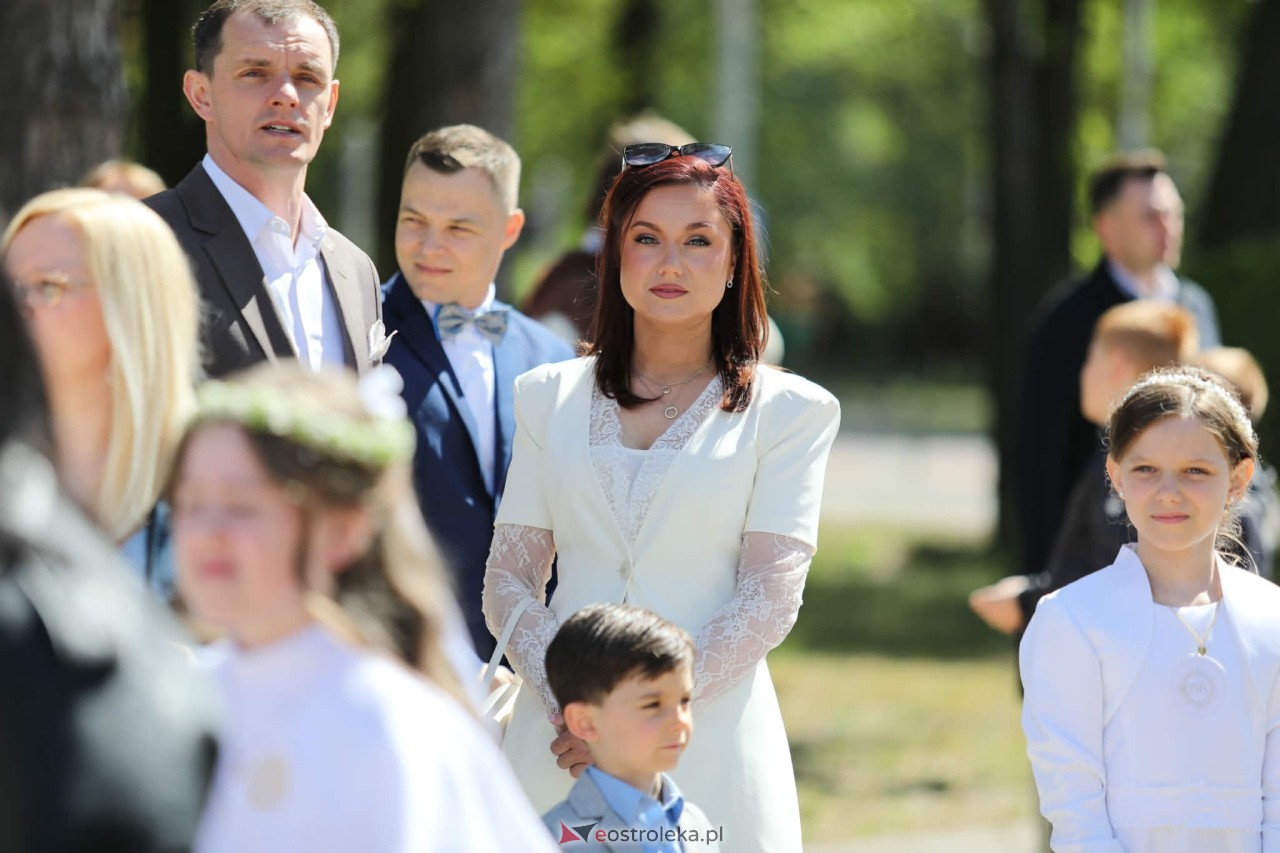 Pierwsza Komunia Święta w parafii pw. Zbawiciela Świata [10.05.2026] - zdjęcie #77 - eOstroleka.pl