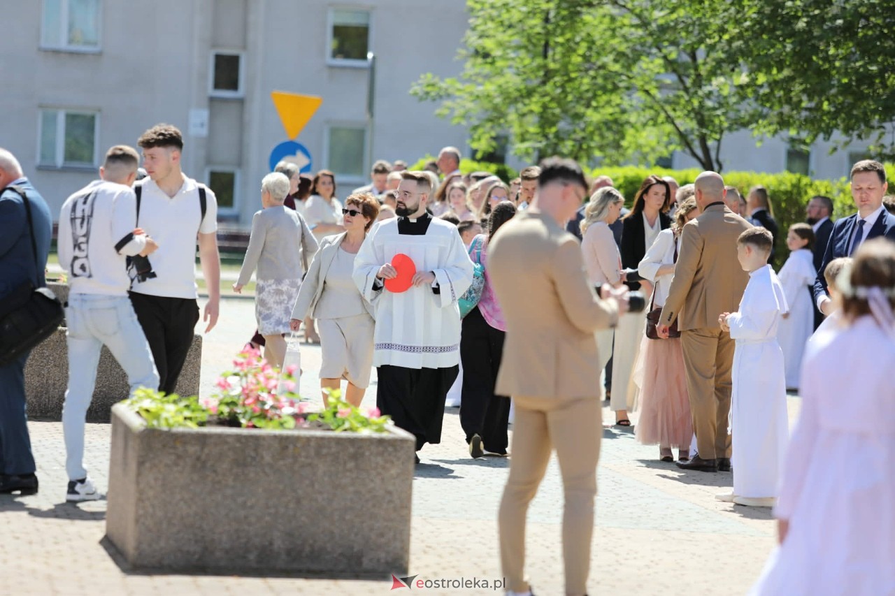 Pierwsza Komunia Święta w parafii pw. Zbawiciela Świata [10.05.2026] - zdjęcie #72 - eOstroleka.pl