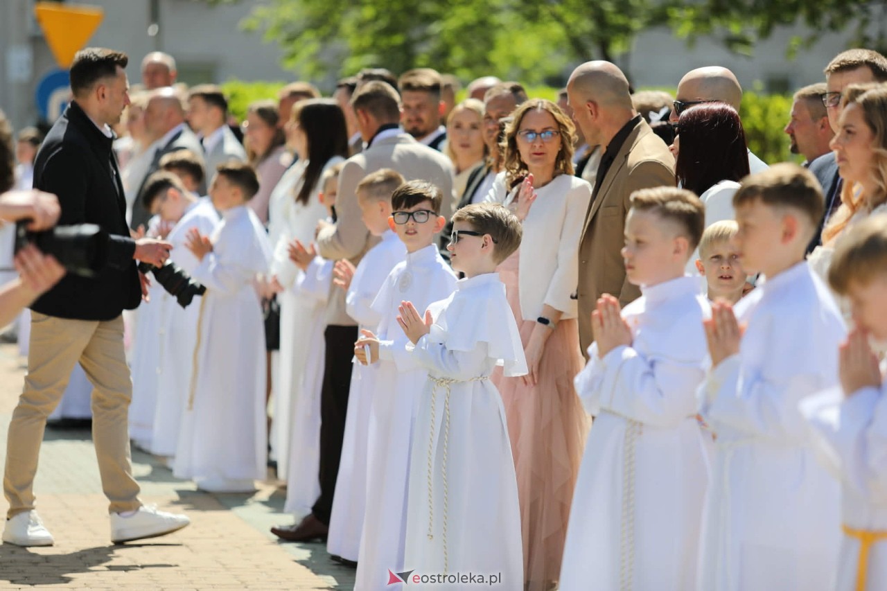 Pierwsza Komunia Święta w parafii pw. Zbawiciela Świata [10.05.2026] - zdjęcie #64 - eOstroleka.pl