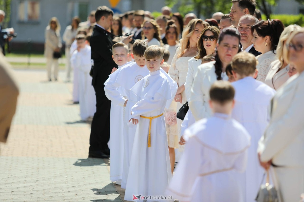 Pierwsza Komunia Święta w parafii pw. Zbawiciela Świata [10.05.2026] - zdjęcie #54 - eOstroleka.pl