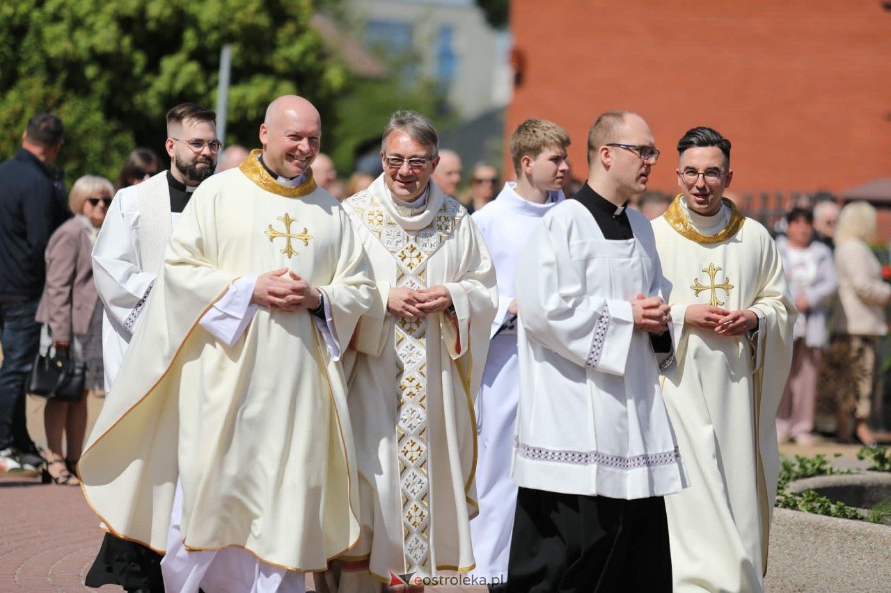 Pierwsza Komunia Święta w parafii pw. Zbawiciela Świata [10.05.2026] - zdjęcie #46 - eOstroleka.pl