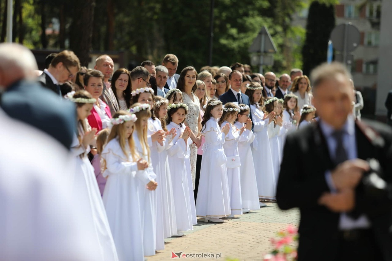 Pierwsza Komunia Święta w parafii pw. Zbawiciela Świata [10.05.2026] - zdjęcie #41 - eOstroleka.pl