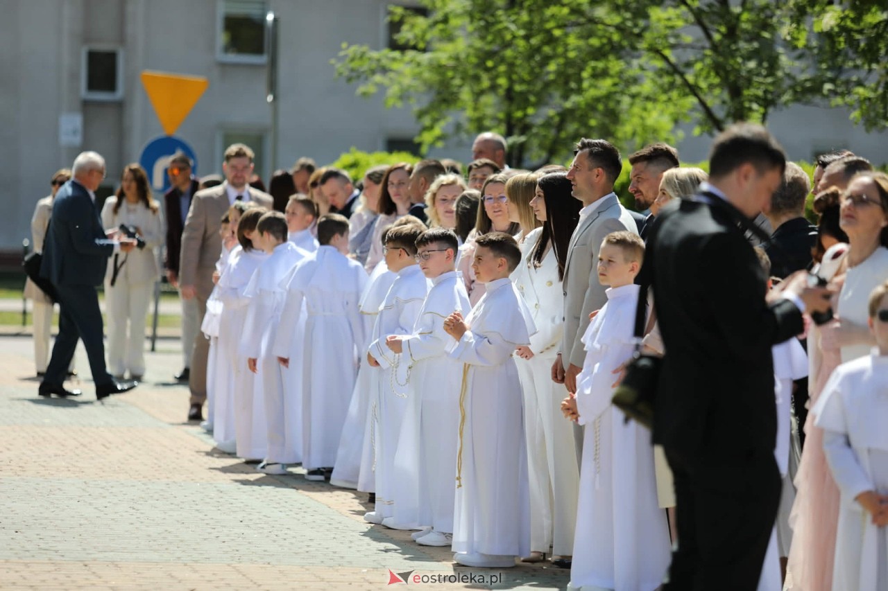 Pierwsza Komunia Święta w parafii pw. Zbawiciela Świata [10.05.2026] - zdjęcie #38 - eOstroleka.pl