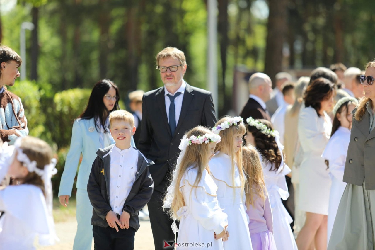 Pierwsza Komunia Święta w parafii pw. Zbawiciela Świata [10.05.2026] - zdjęcie #16 - eOstroleka.pl