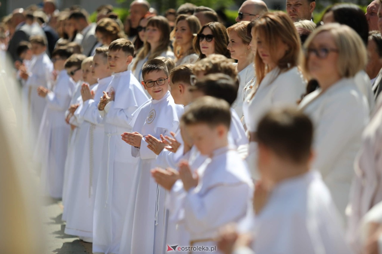 Pierwsza Komunia Święta w parafii pw. Zbawiciela Świata [10.05.2026] - zdjęcie #15 - eOstroleka.pl