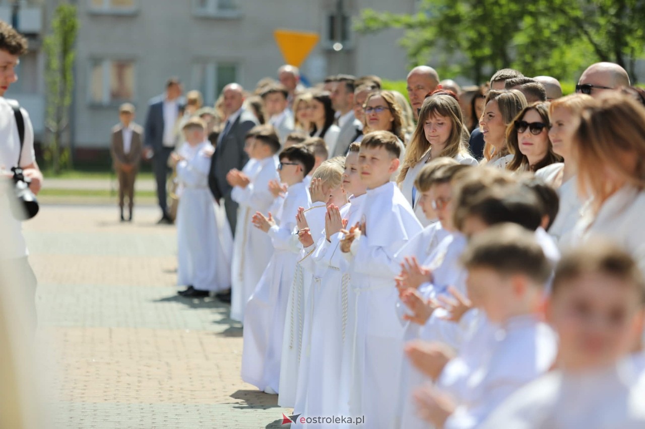 Pierwsza Komunia Święta w parafii pw. Zbawiciela Świata [10.05.2026] - zdjęcie #13 - eOstroleka.pl