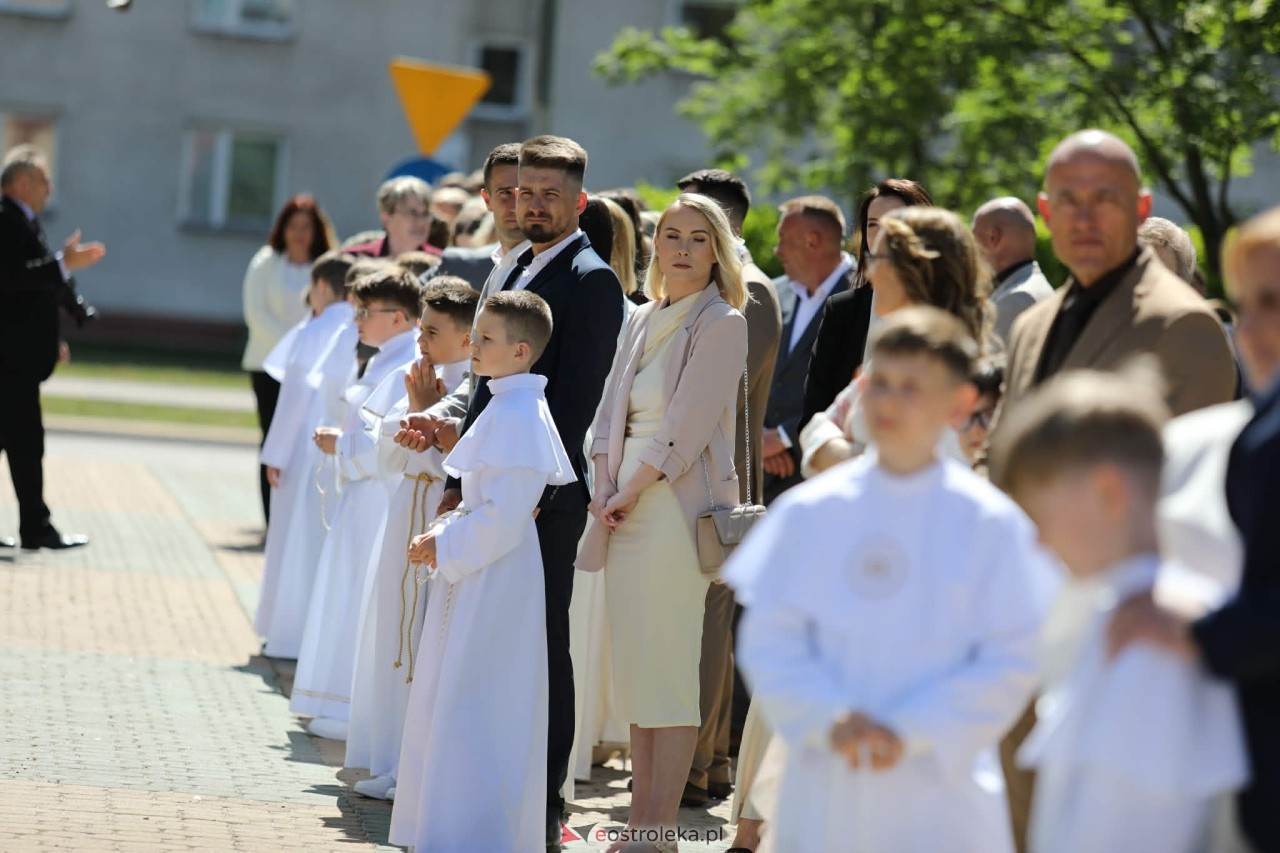 Pierwsza Komunia Święta w parafii pw. Zbawiciela Świata [10.05.2026] - zdjęcie #12 - eOstroleka.pl