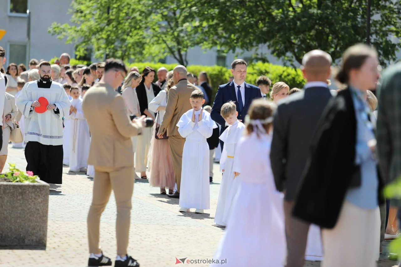 Pierwsza Komunia Święta w parafii pw. Zbawiciela Świata [10.05.2026] - zdjęcie #6 - eOstroleka.pl
