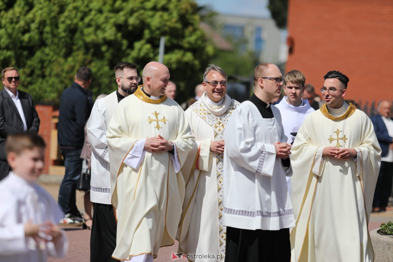 Pierwsza Komunia Święta w parafii pw. Zbawiciela Świata [10.05.2026] - zdjęcie #3 - eOstroleka.pl